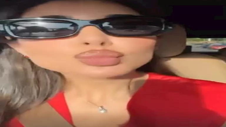 “فستان أحمر وقُبلة للجمهور”.. ياسمين صبري تنشر مقطع فيديو من أحدث ظهور