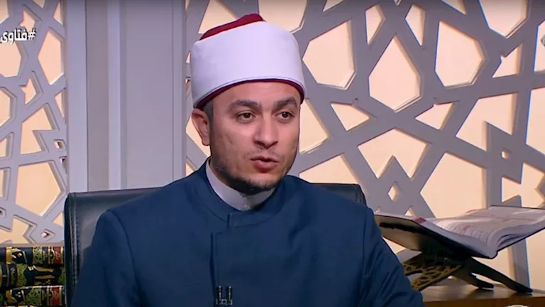 هل مساعدة الزملاء في الامتحان حلال أم حرام؟.. أمين الفتوى يجيب