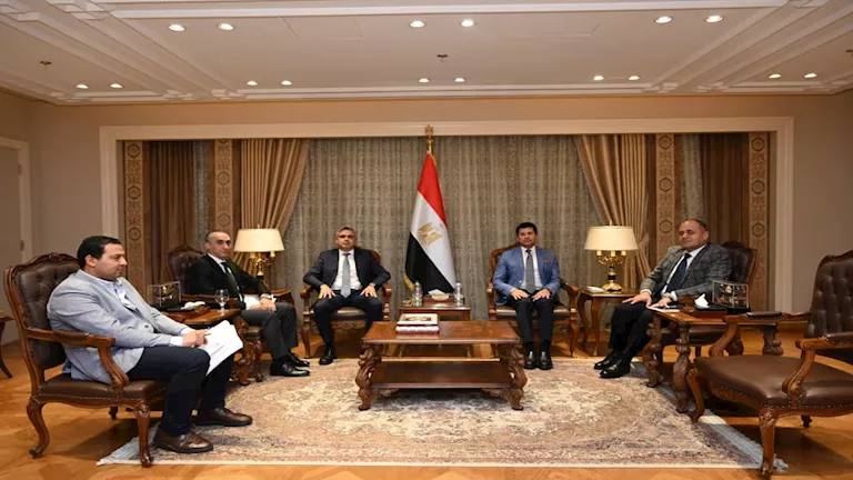 بحضور شاكر.. وزير الرياضة يبحث استضافة الفعاليات الدولية للفروسية
