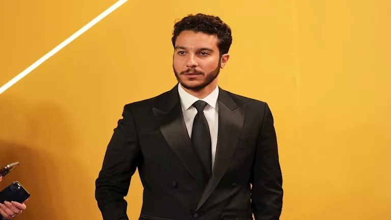 خالد نور النبوي بإطلالة كاجوال أنيقة تجمع بين البساطة والعصرية