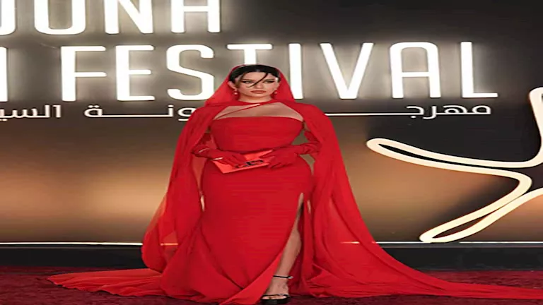 خطفت الأنظار في سهرة القاهرة السينمائي.. أجرأ إطلالات الفنانة سينتيا خ