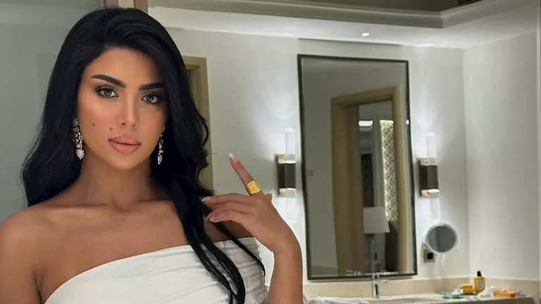 خطفت الأنظار بالأبيض.. كارولين عزمي بإطلالة جذابة