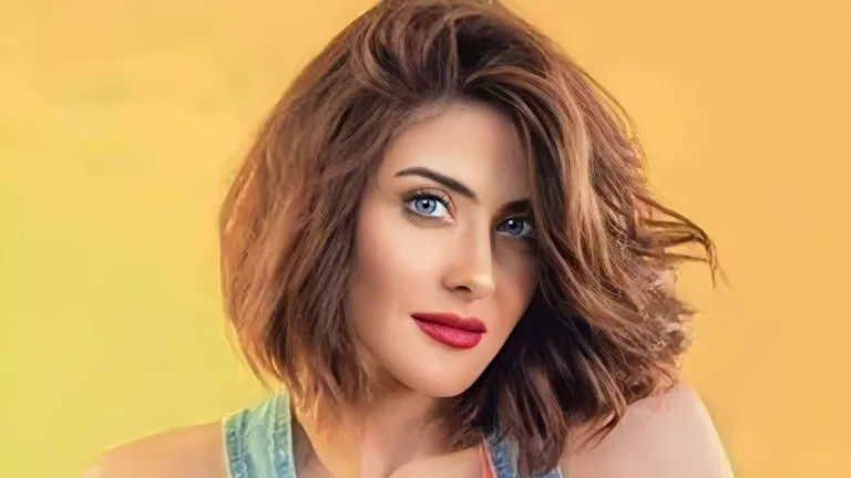 بإطلالة لامعة.. هيدي كرم تخطف أنظار متابعيها “صور”