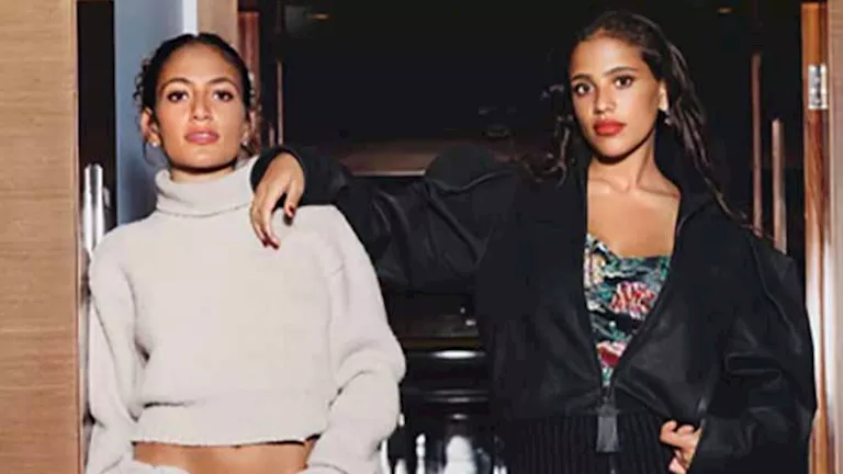 بإطلالة جريئة.. أحدث جلسة تصوير لـ كنزي وجانا عمرو دياب تخطفان بها الأ