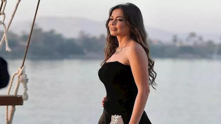 داليا مصطفى بإطلالة كاجوال.. ما سر اختيارها لـ اللون الأبيض؟