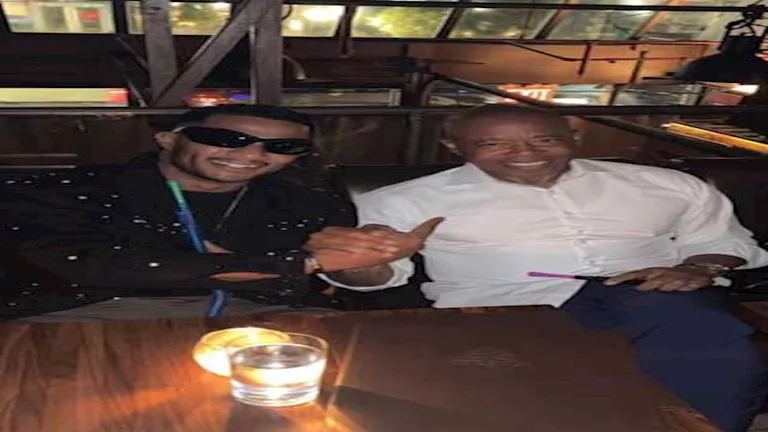 “بيشربوا شيشة”.. محمد رمضان يلتقي عمدة نيويورك في أمريكا