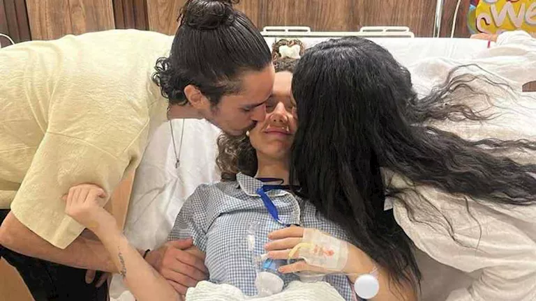 أول ظهور لـ رنا رئيس داخل المستشفى بعد إجرائها عملية جراحية