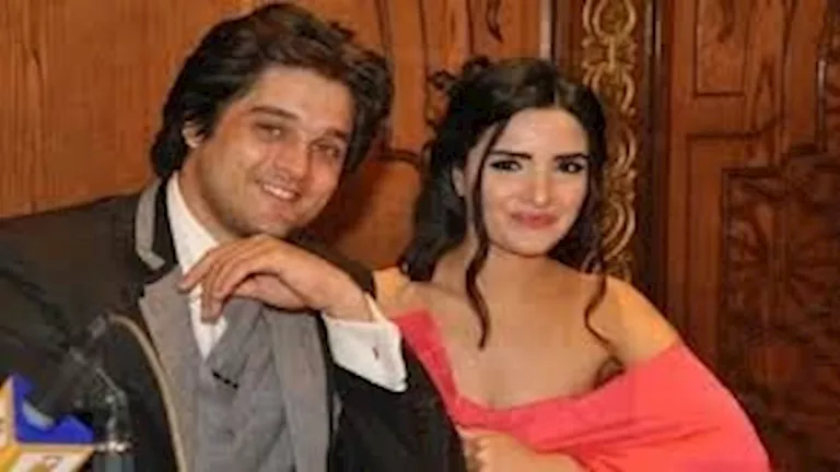 بعد إعلان انفصالهما.. 15 صورة جمعت عمر خورشيد وياسمين الجيلاني