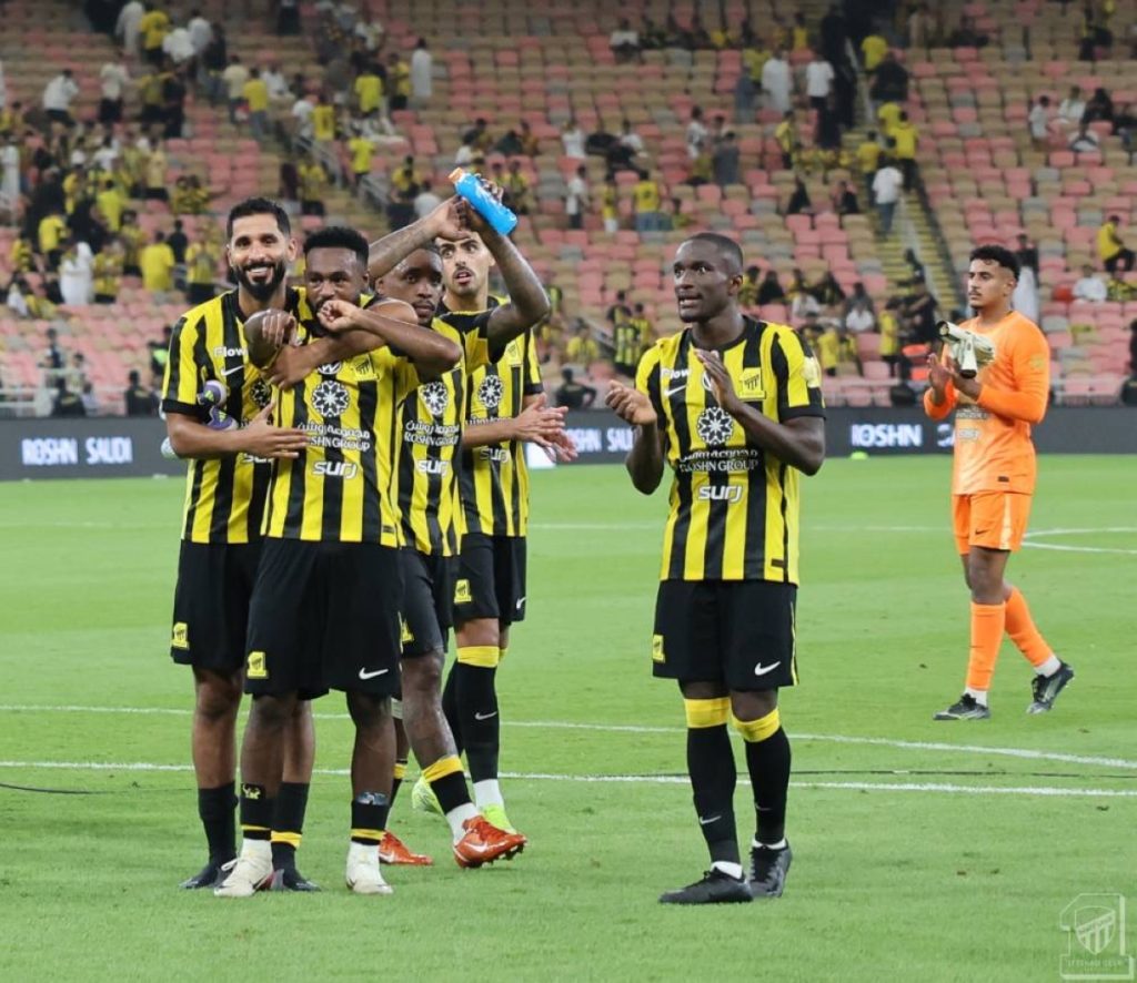 اعترف بمشكلة الفريق الدفاعية.. لوران: تعويض «رايكوفيتش» أمر صعب