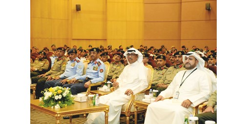 وزير الدفاع الارتقاء بمستوى منتسبي المؤسسة العسكرية لتعزيز قدرتهم على حماية الوطن