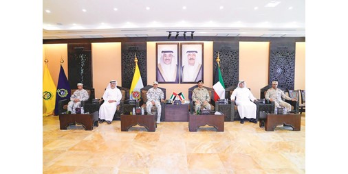 الكويت والإمارات بحثتا تعزيز العمل العسكري المشترك والارتقاء بالقدرات الدفاعية لمواجهة التحديات