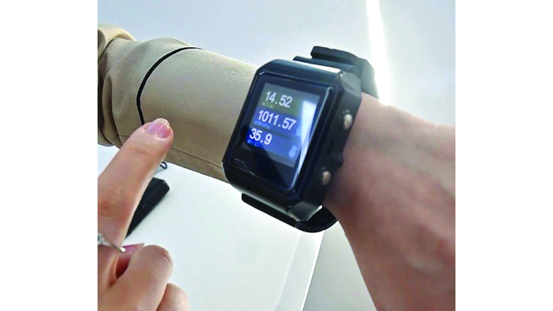 «ساعة ذكية» لدعم متعافي الإدمان تستدعي متخصصين قبل «الانتكاسة»