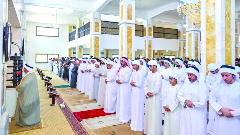 حاكم عجمان يؤدّي صلاة الاستسقاء