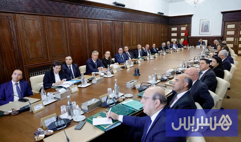 الحكومة تصادق على “مشروع المالية”