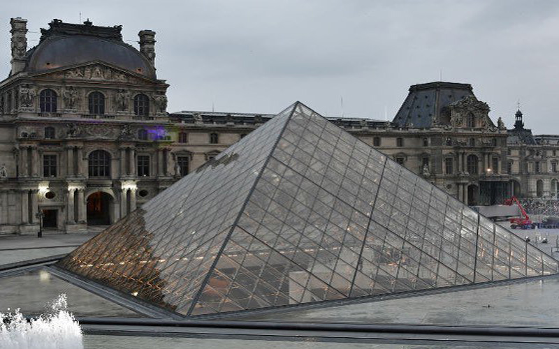 لصوص اللوفر تركوا 150 دليلاً في عملية السطو “الجريئة”