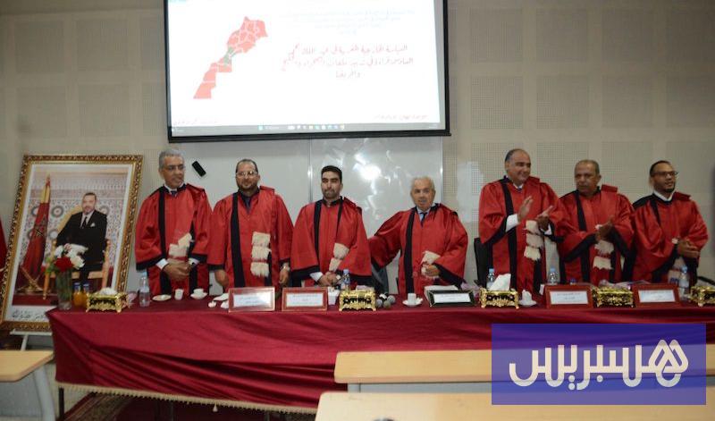 أطروحة تهتم بالدبلوماسية الملكية