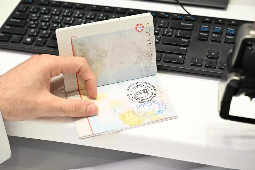 إقامة دبي تُطلق ختم وصول خاص لوفود “تحدي القراءة العربي 2025”