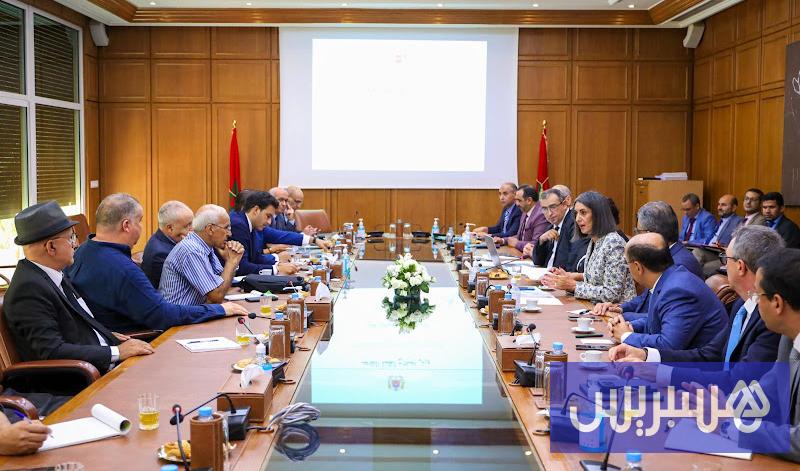 النقابات تشترط “رؤية حكومية واضحة” قبل التداول في إصلاح التقاعد