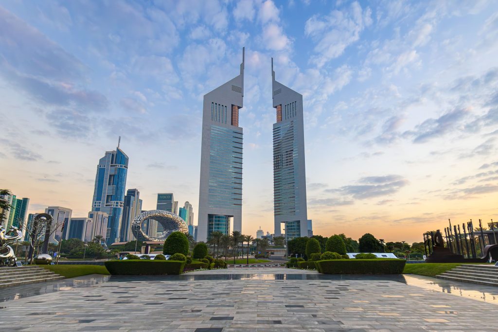 طقس الإمارات غداً.. غائم جزئياً رطب ليلاً