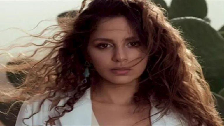 “فستان جريء”.. جميلة عوض بإطلالة أنيقة في سادس أيام الجونة