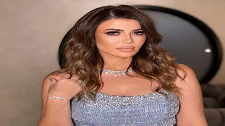 يارا نعوم تخطف الأنظار بجمالها رفقة زوجها وابنتيها.. 16 صورة تكشف أناق