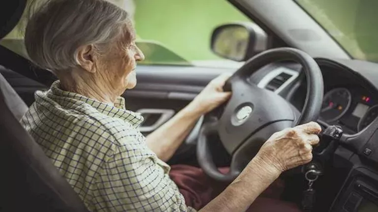 في يومهم العالمي.. 6 مواصفات أساسية يجب توافرها بسيارات كبار السن