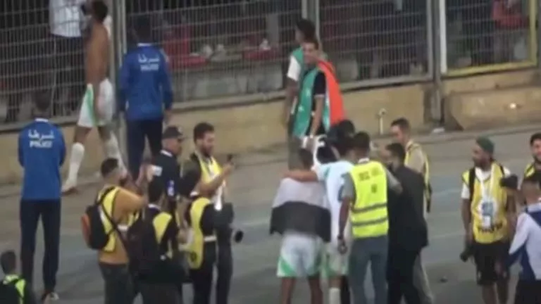 علم فلسطين يظهر في احتفالات الجزائر بالتأهل لكأس العالم 2026