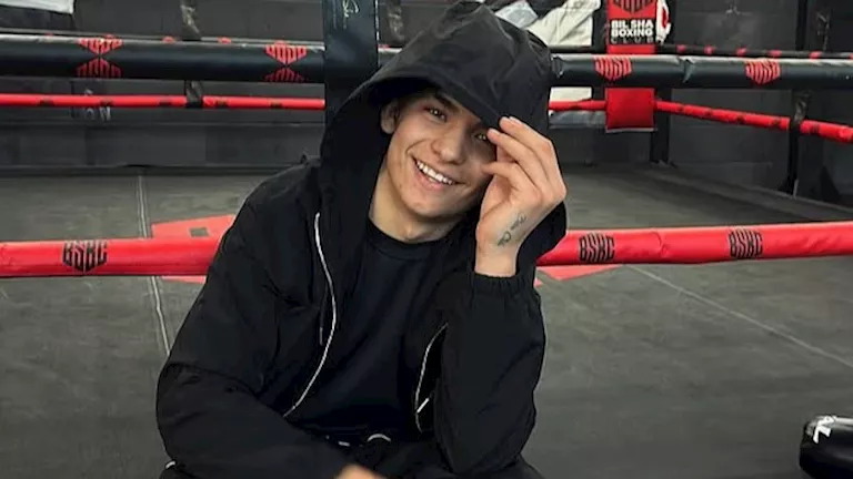 مشنوقًا.. وفاة نجل أسطورة مصارعة بعد 16 عامًا من انتحار والده