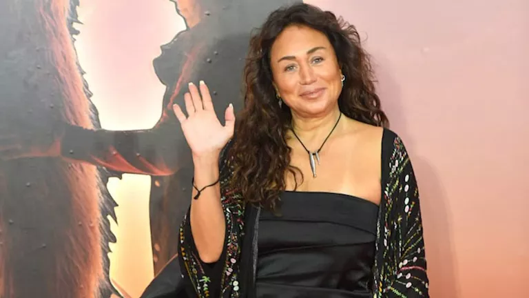 إنجي علي بإطلالة جريئة على السجادة الحمراء في مهرجان الجونة