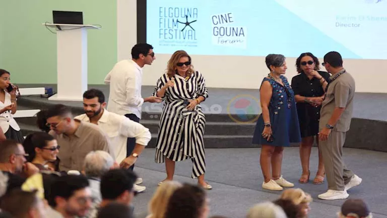 بفستان قصير.. يسرا تخطف الأنظار باليوم الأول لفعاليات مهرجان الجونة (ص