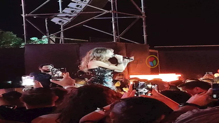 بالصور| نانسي عجرم تُحيي حفلًا غنائيًا على هامش فعاليات مهرجان الجونة