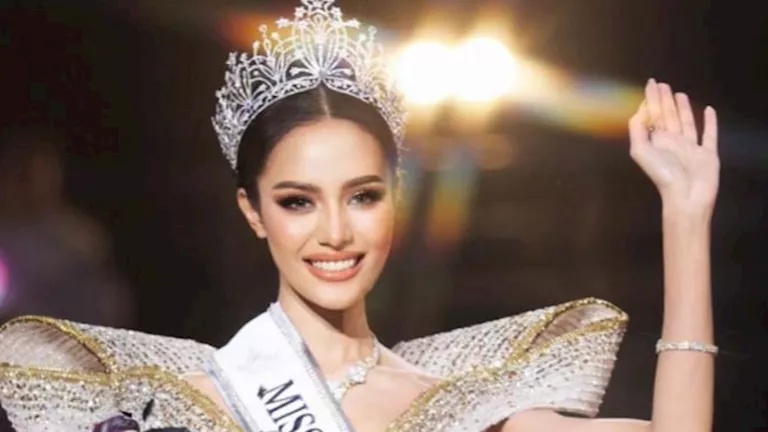 ملكة جمال العالم بإطلالة ساحرة في أحدث ظهور لها