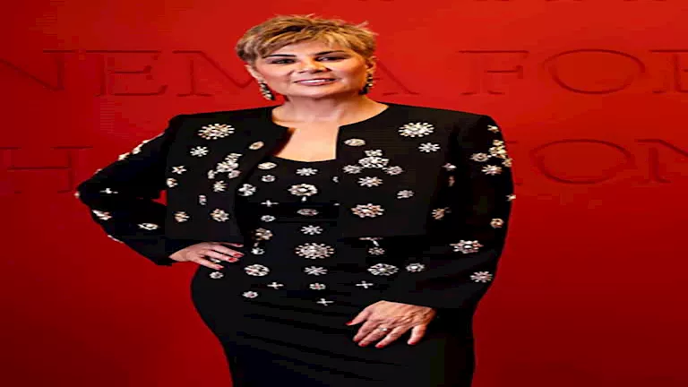 “شيك ومحترمة”.. مفيدة شيحة تنشر صور على السجادة الحمراء بمهرجان الجونة