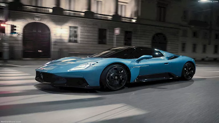 مازيراتي تغير اسم أيقونتها MC20 الرياضية وتبيعها بـ12.8 مليون جنيه