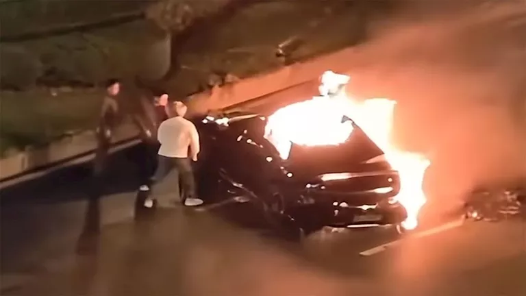 الضحايا احترقوا أحياء.. سيارتان تكلفان “شاومي” مليارات الدولارات