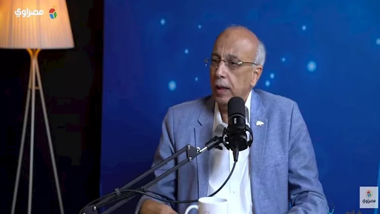 هل يمكن الاستعانة بـ”شات جي بي تي” بدلا من الطبيب؟.. أستاذ جهاز هضمي و