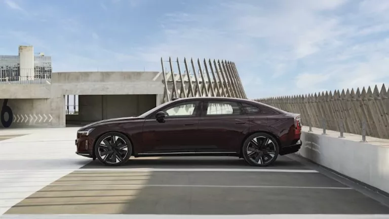 فولفو تطلق سيارتها ES90 الكهربائية الفارهة.. أسعار ومواصفات