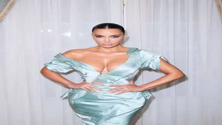 20 صورة لـ كيم كاردشيان ترقص وتحتفل بعيد ميلادها