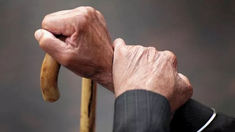 7 تغييرات بسيطة في نمط حياتك تقلل أعراض سن اليأس.. اعرفها