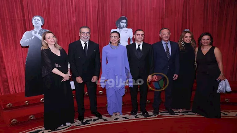 يسرا وهالة سرحان ومصطفى قمر.. 25 صورة للنجوم بافتتاح مسرحية ” أم كلثو