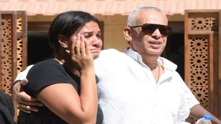 ياسمين في جنازة والدها نوح آدم