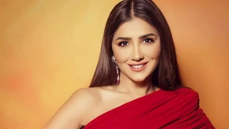 مي عمر بلوك جريء.. كيف نسقت إطلالتها؟