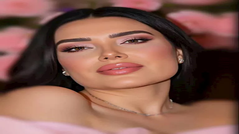 عبير صبري تتألق بإطلالة ناعمة في ثاني أيام مهرجان الجونة