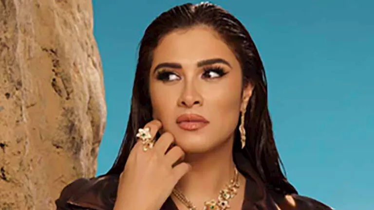 بطريقة كوميدية.. ياسمين عبد العزيز تخفي ملامح بطل مسلسلها في رمضان 202