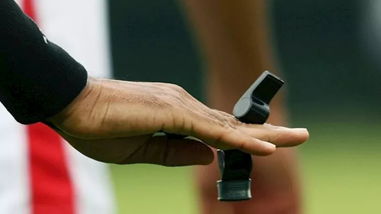 لاعب تشيلسي السابق يعترف بالتلاعب في القرارات التحكيمية