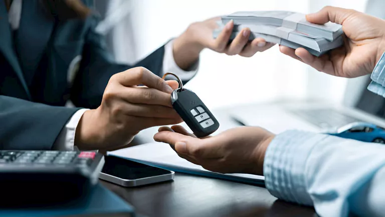 لويدز البريطانية: تعويضات قروض السيارات تصل 2 مليار إسترليني