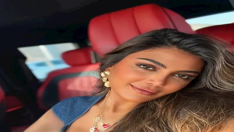 “بدون حمالات” ريهام حجاج تتألق بـ الأخضر الزمردي