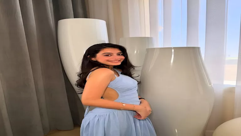 ياسمين العبد بفستان جذاب في ثاني أيام الجونة