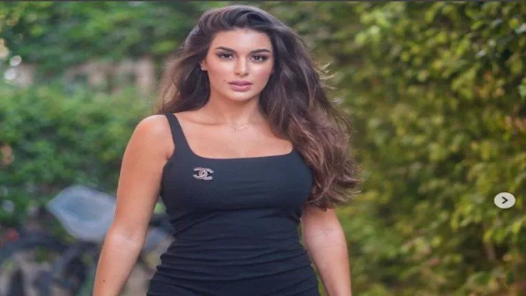 بالفضي اللامع.. ياسمين صبري تتألق بإطلالة جذابة