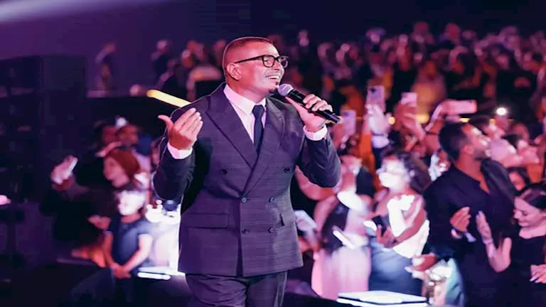 في عيد ميلاده الـ 64 .. ماذا قال عمرو دياب عن المرأة ؟